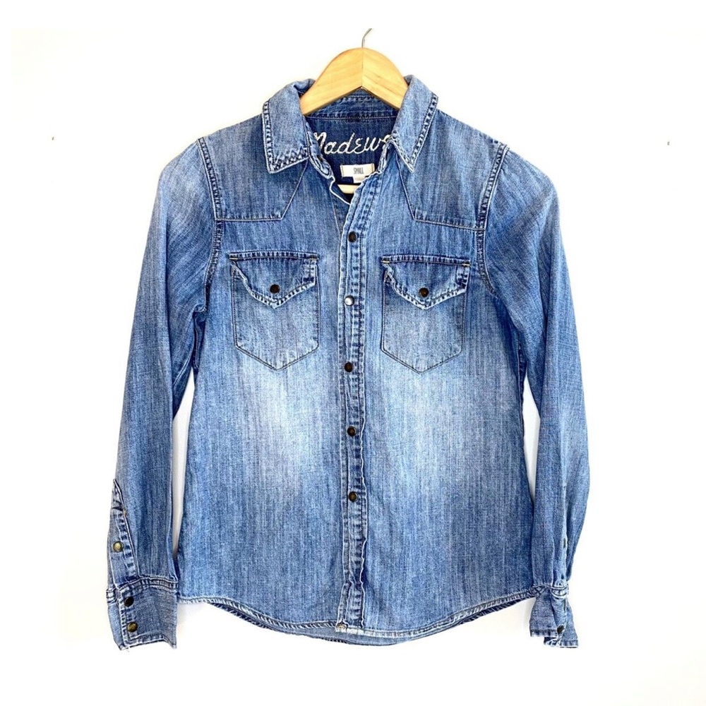 Madewell light blue wash button down shirt, size M